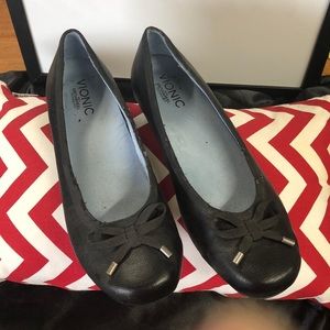 Vionic orthaheel balck flats